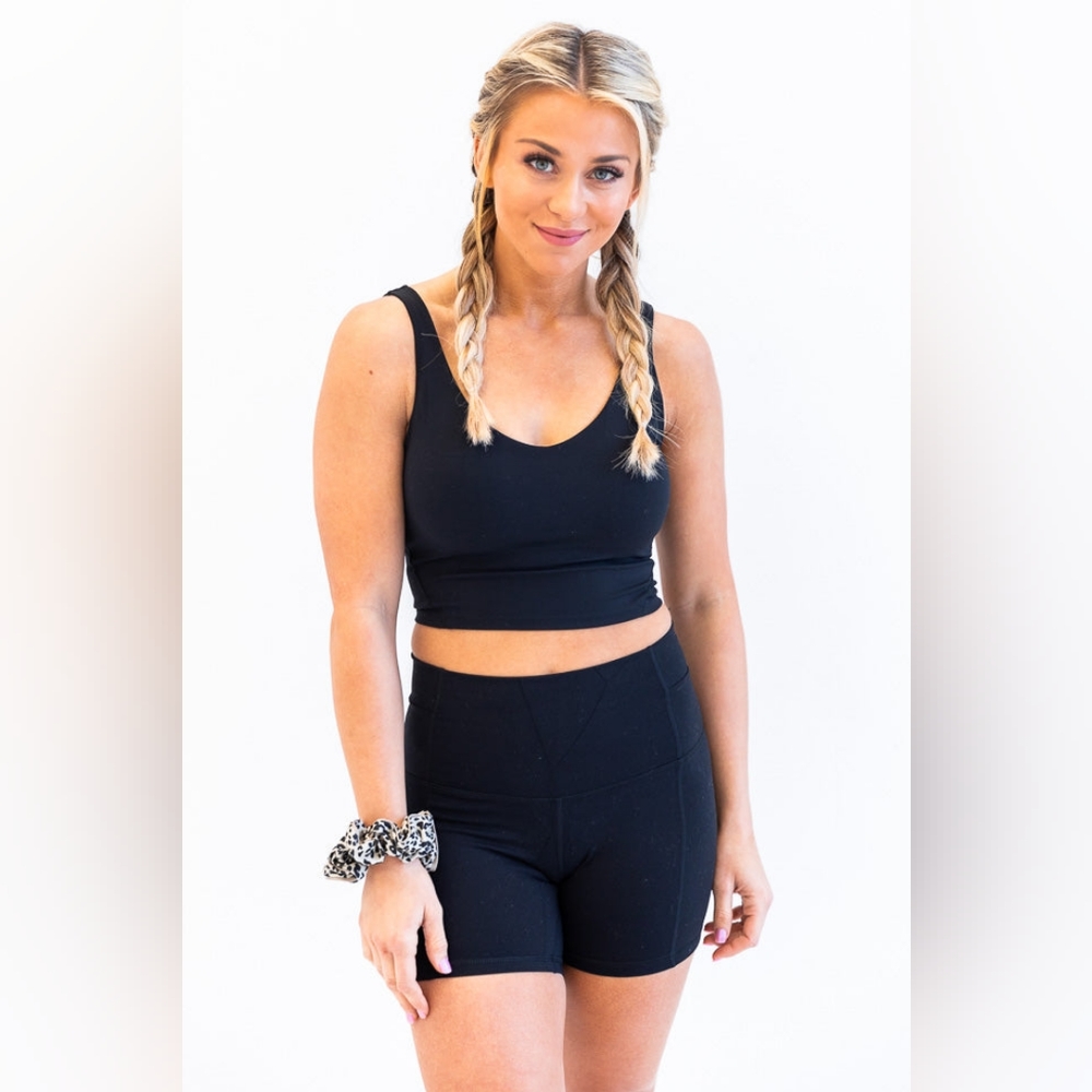 Pink Lily | EXCEED MY EXPECTATIONS BLACK V-NECK CROPPED BRA TOP